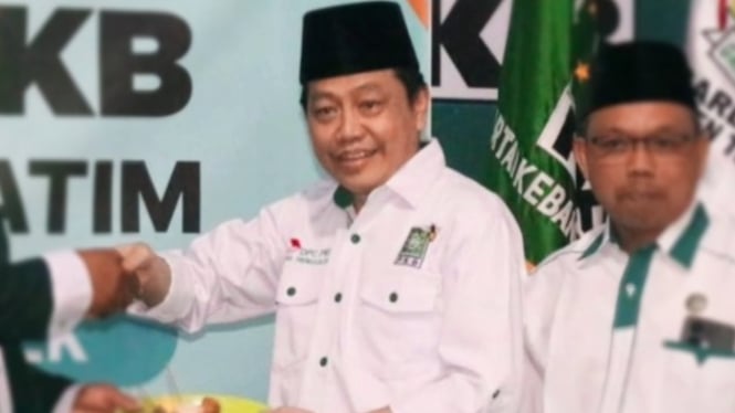 Kholiq anggota Fraksi PKB DPRD Jawa Timur (kiri) pada suatu acara