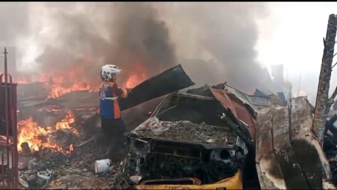 Penampakan rumah dan gudang di Mojokerto ludes kebakar