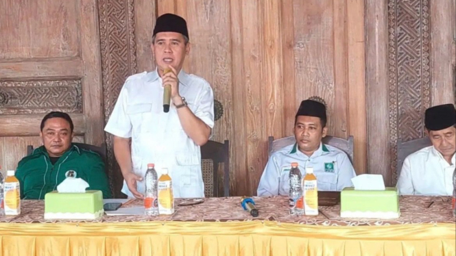 (Tengah) Ketua DPC Partai Gerindra Kota Mojokerto Mochammad Harun.