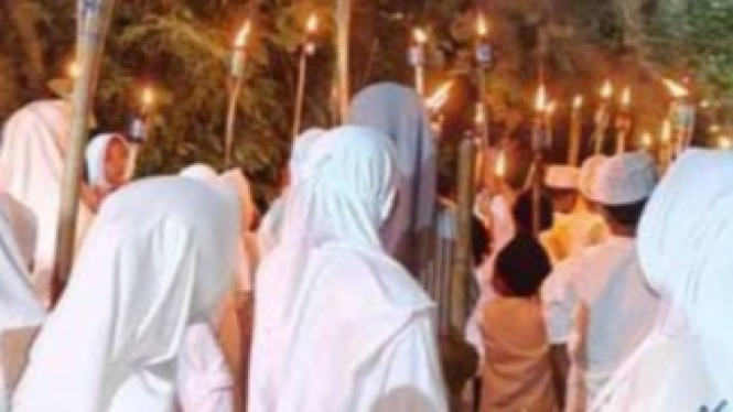Ratusan siswa PAUD dan TK mengikuti tradisi pawai obor memperingati tahun baru Islam 1 Muharram 1446 Hijriyah