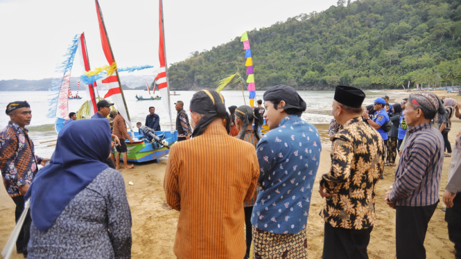 Suasana Labuh Laut Pantai Jokerto Trenggalek.