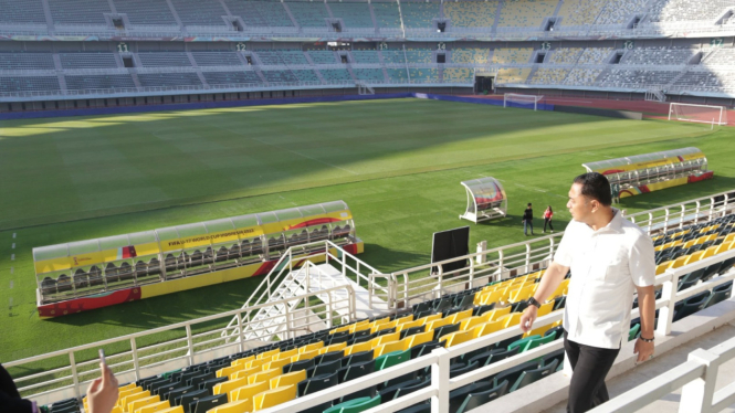 Eri Cahyadi Tinjau Stadion Gelora Bung Tomo