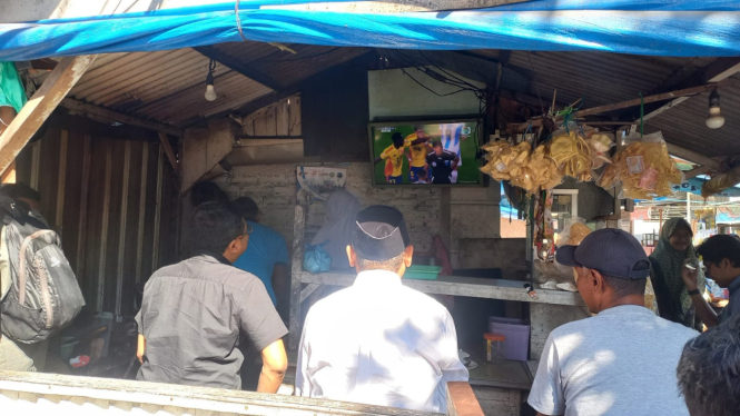 Momen Ketua DPRD Lamongan saat nobar final Copa America