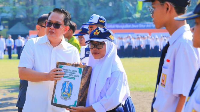 Pj Gubernur Jatim Adhy Karyono di pembukaan MPLS.