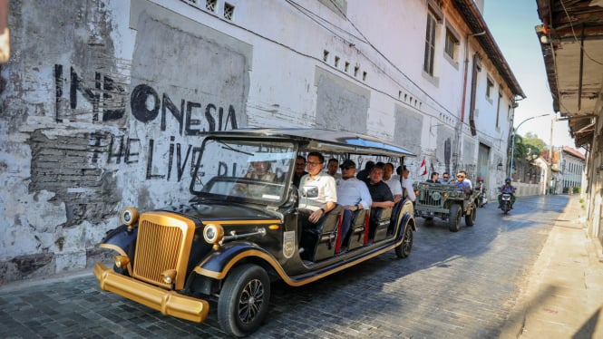 Ketua DPD RI, LaNyalla Mattalitti Saat Kunjungan ke Kota Lama Surabaya