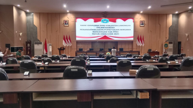 Suasana ruang rapat paripurna DPRD Lamongan