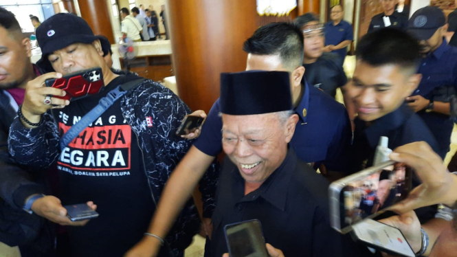 Ketua DPRD Jatim Kusnadi usai rapat paripurna.