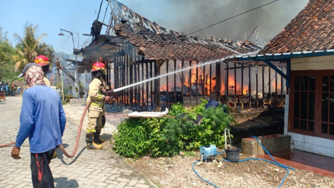 Rumah di Bojonegoro terbakar