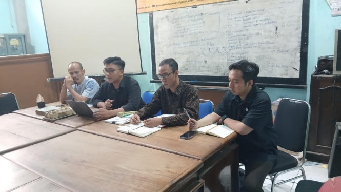 Konferensi pers merespons putusan PN Surabaya