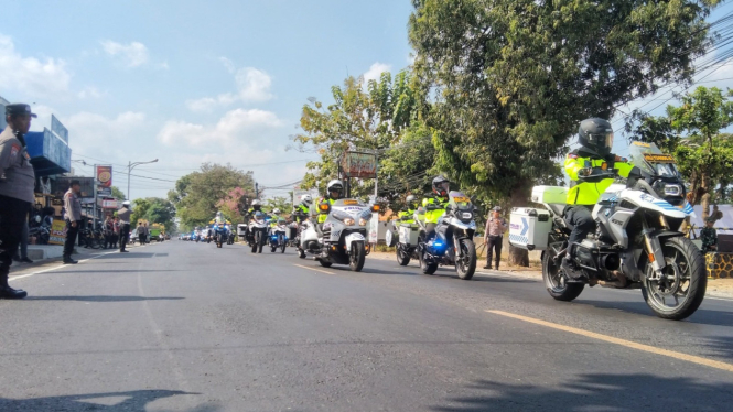 Rombongan patroli roda 2 Kapolda Jatim di JLS Tulungagung-Trenggalek