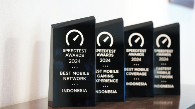 Piala Penghargaan Speedtest Award 2024