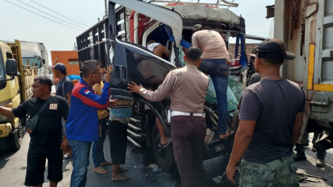 Mobil truk kecelakaan di Ngoro, Mojokerto