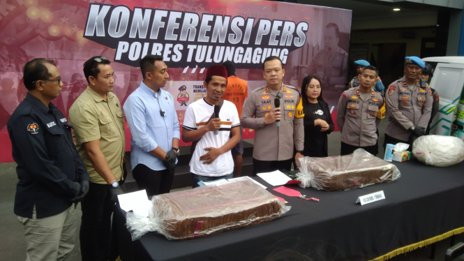 Pencuri mobil berisi tembakau dengan kerugian 102 juta.