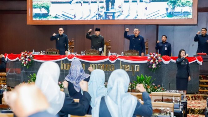 Sidang Paripurna pengesahan Perda Perubahan APBD Jatim 2024