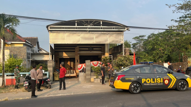 Rumah seorang Kapolsek di Mojokerto yang tewas butuh diri.