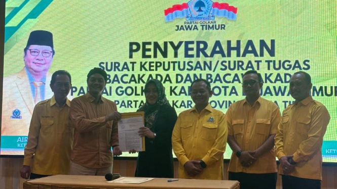 Penyerahan SK Bacakada oleh Partai Golkar