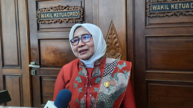 Wakil Ketua DPRD Jawa Timur Anik Maslachah