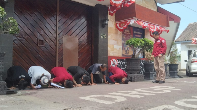 Enam warga binaan sujud syukur di Lapas Tulungagung