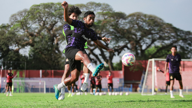 Persik Kediri melakukan latihan sebelum melawan PSS Selman