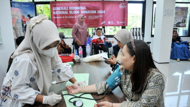 Donor darah yang dilaksanakan Generali Indonesia.