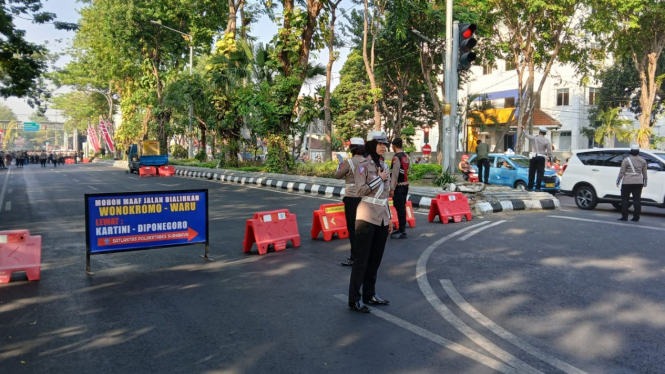 Jalan Raya Darmo Surabaya ditutup karena Hari Juang Polri.