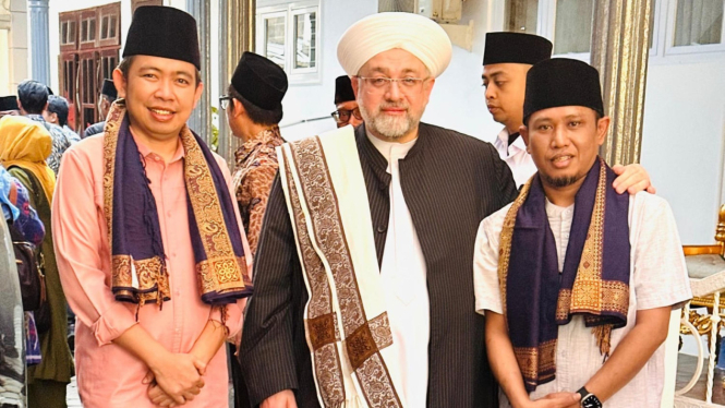 Cicit Syekh Abdul Qadir Al Jailani bersama Gus Fawait