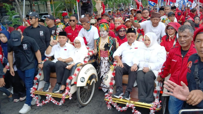 Kirab Budaya Bhinneka Tunggal Ika antarkan Eri-Armuji ke KPU