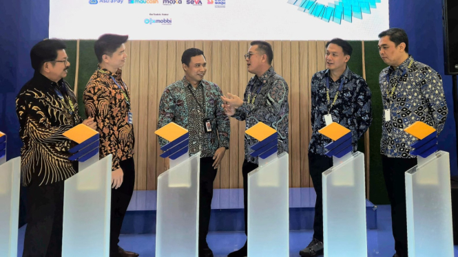 Direksi Astra Financial di acara GIIAS Surabaya 2024