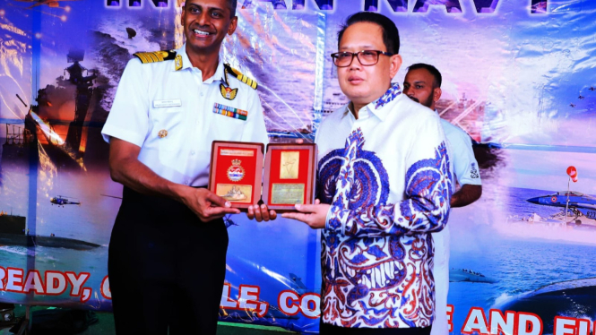 Dinner Pj Gubernur Jatim di Kapal Perang INS Shifalik