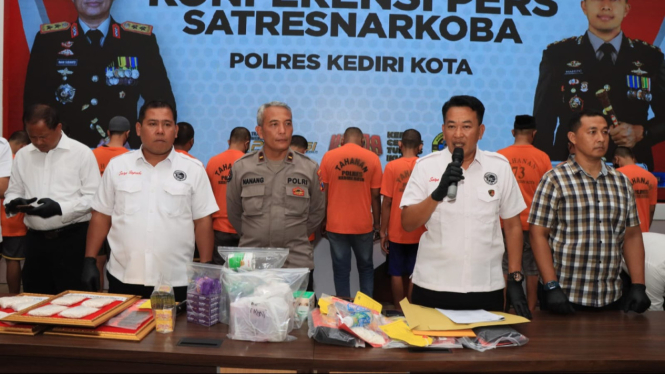 Belasan pelaku diamankan Polres Kediri Kota.