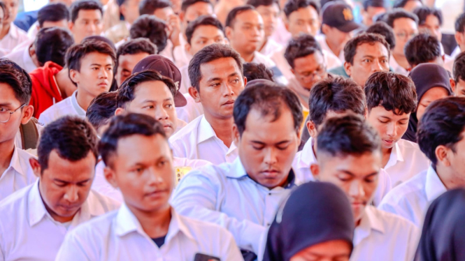 Para pelamar kerja saat pembukaan Job Fair Gresik 2024.