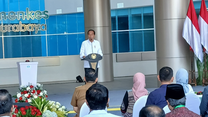 Presiden Jokowi ketika sambutan di peresmian RS Kemenkes di Surabaya.