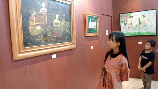 Pelukis cilik Sanggar Daun Isabell Roses di Galeri Merah Putih