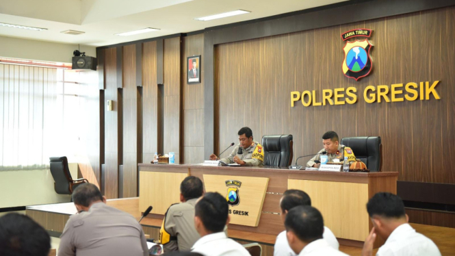 Kapolres Gresik AKBP Arief Kurniawan saat melakukan rapat operasi tumpas narkoba 2024.