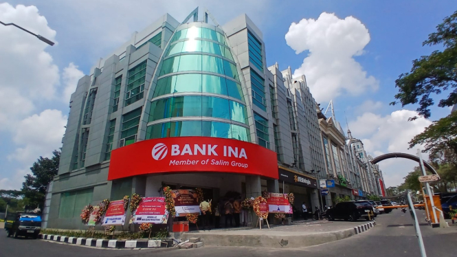 Penampakan Kantor Cabang Bank INA di Surabaya Barat.