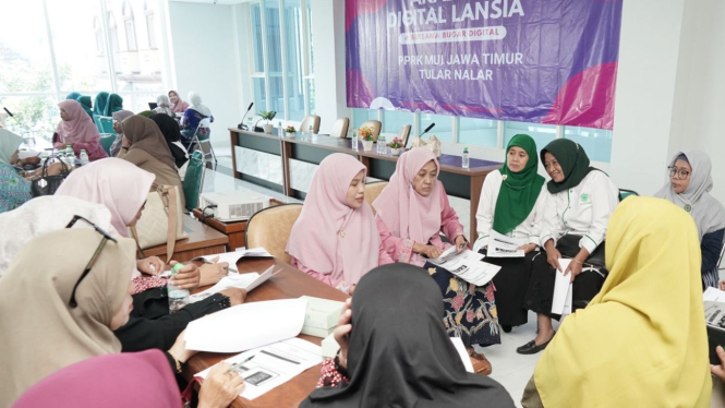 Komisi Pemberdayaan Perempuan, Remaja dan Keluarga (PPRK) Majelis Ulama Indonesia (MUI) Jawa Timur menggandeng Tular Nalar menggelar kegiatan Akademi Digital Lansia