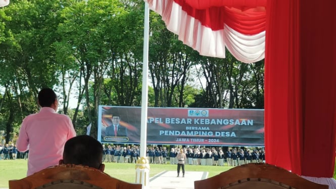 Bangkesbangpol Provinsi Jawa Timur menggelar apel besar kebangsaan bersama Pendamping Desa di alun-alun Kabupaten Bojonegoro, Selasa 17 September 2024.