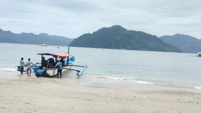 Ilustrasi ombak di pantai selatan.