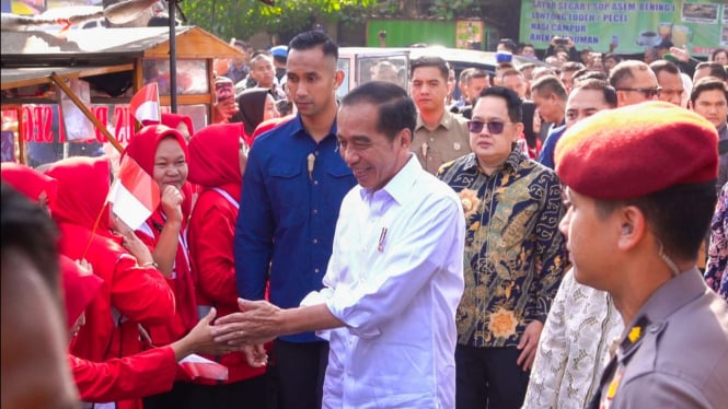 Pj Gubernur Jatim Adhy Karyono Dampingi Jokowi