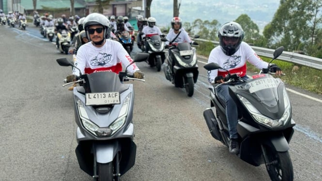 Ribuan biker touring di Gunung Lawu