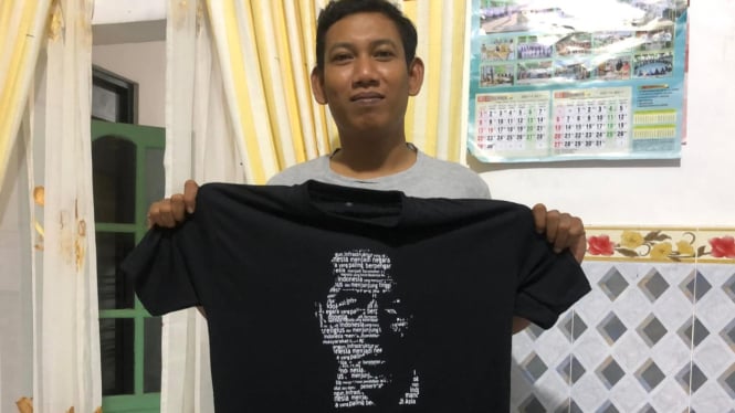 Bambang Setioko pamerkan kaos Presiden Jokowi