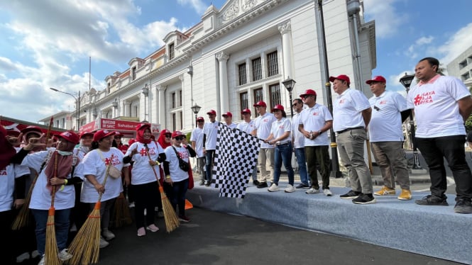 Pemkot Surabaya dan swasta bersih-bersih di Kota Lama.