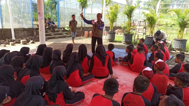 Kolam renang di Nusantara Edupark dari ketinggian.