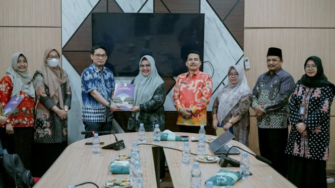 Plt Bupati Gresik Aminatun Habibah MoA dengan Unesa