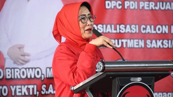 Ketua DPP PDI Perjuangan Sri Rahayu berada di tengah.