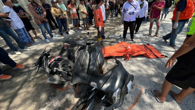 Tabrakan dua sepeda motor di Jalan Raya Dusun Losari, Desa Sidoharjo, Gedeg Mojokerto.