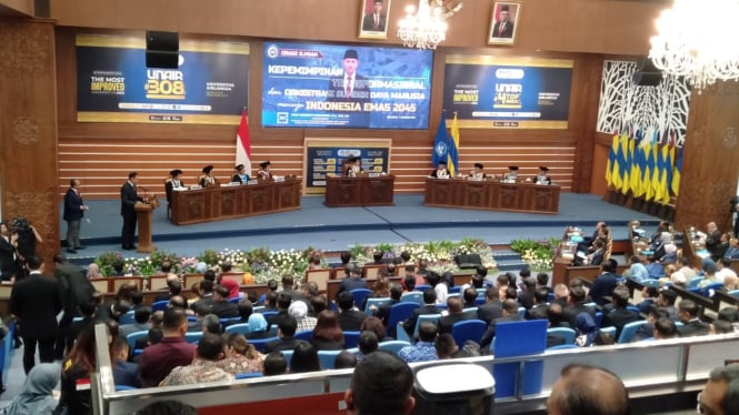 AHY saat menjalani Sidang Terbuka Program Doktoral di Unair Surabaya