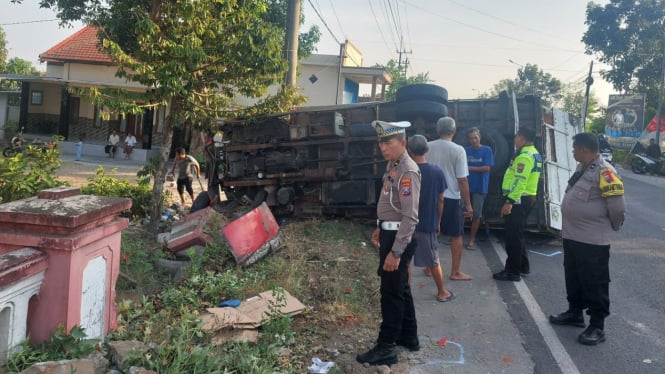 Kecelakaan maut di Jalan Raya Desa Bandung, Kecamatan Gedeg Mojokerto.