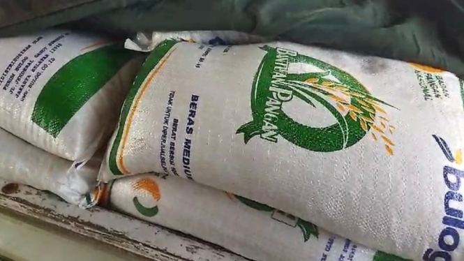 Beras bantuan Badan Pangan Nasional yang diduga hendak diselewengkan.