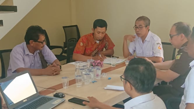 Tim Gakkumdu saat menggelar rapat